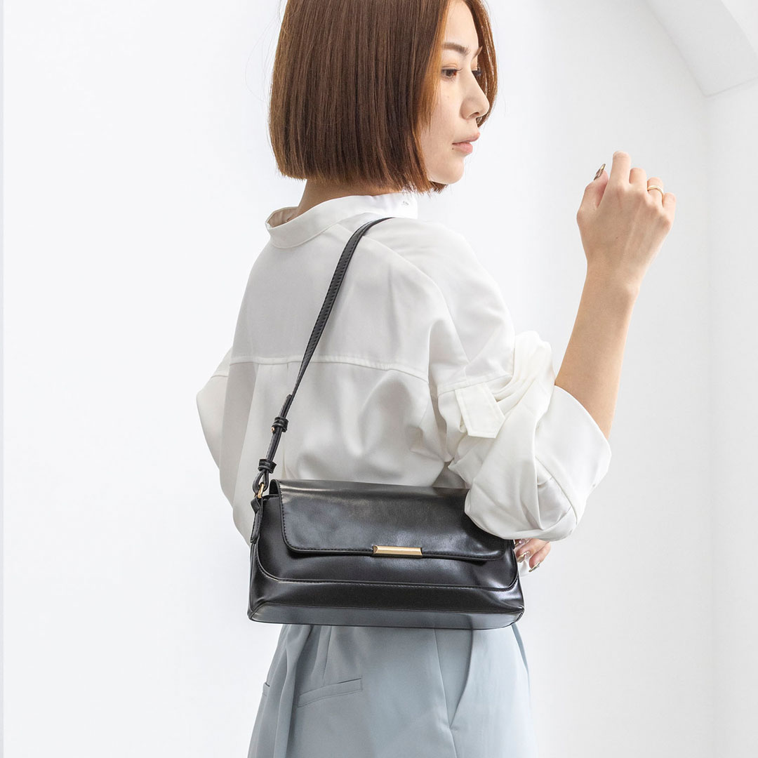 横長ショルダーバッグ